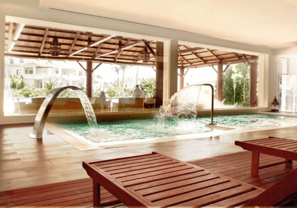 Apartamento de 2 habitaciones en Benahavís en venta con piscina garaje - 575.000 € (Ref: 6544810)