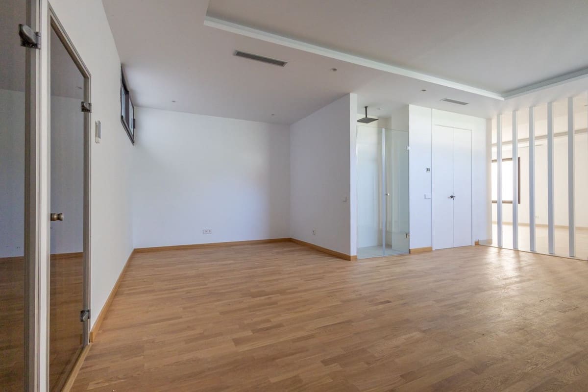 4 soveværelse Villa til salg i Golden Mile med swimmingpool garage - € 4.500.000 (Ref: 6860309)