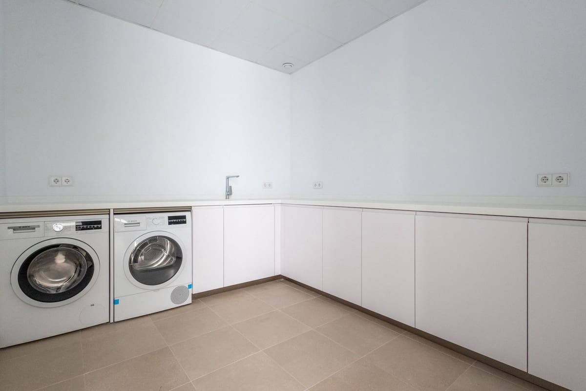 4 soveværelse Villa til salg i Golden Mile med swimmingpool garage - € 4.500.000 (Ref: 6860309)