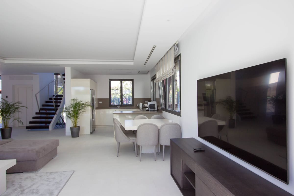 5 soveværelse Villa til salg i Puerto Banus med swimmingpool garage - € 2.950.000 (Ref: 7050404)