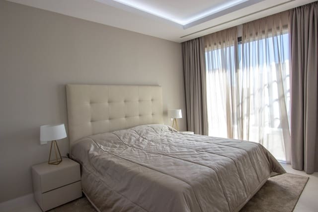 5 quarto Moradia para venda em Puerto Banus, Marbella com piscina garagem - 2 950 000 € (Ref: 7050404)