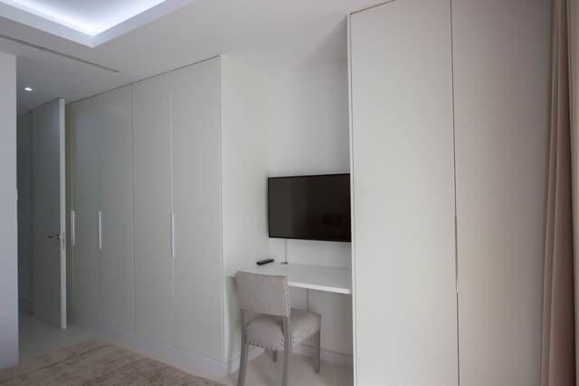 5 quarto Moradia para venda em Puerto Banus, Marbella com piscina garagem - 2 950 000 € (Ref: 7050404)