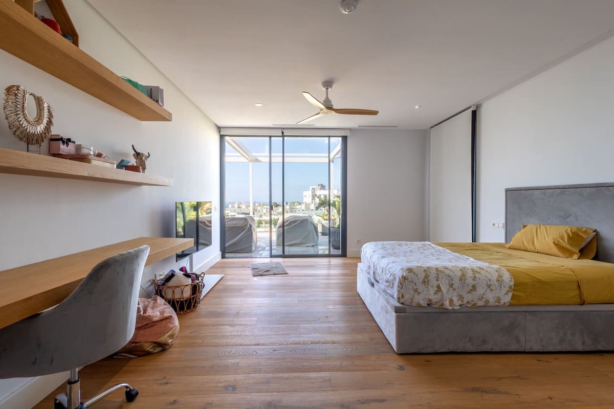 5 soveværelse Villa til salg i Cabopino med swimmingpool garage - € 2.995.000 (Ref: 7936130)