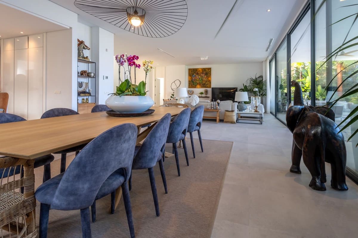 5 soveværelse Villa til salg i Cabopino med swimmingpool garage - € 2.995.000 (Ref: 7936130)