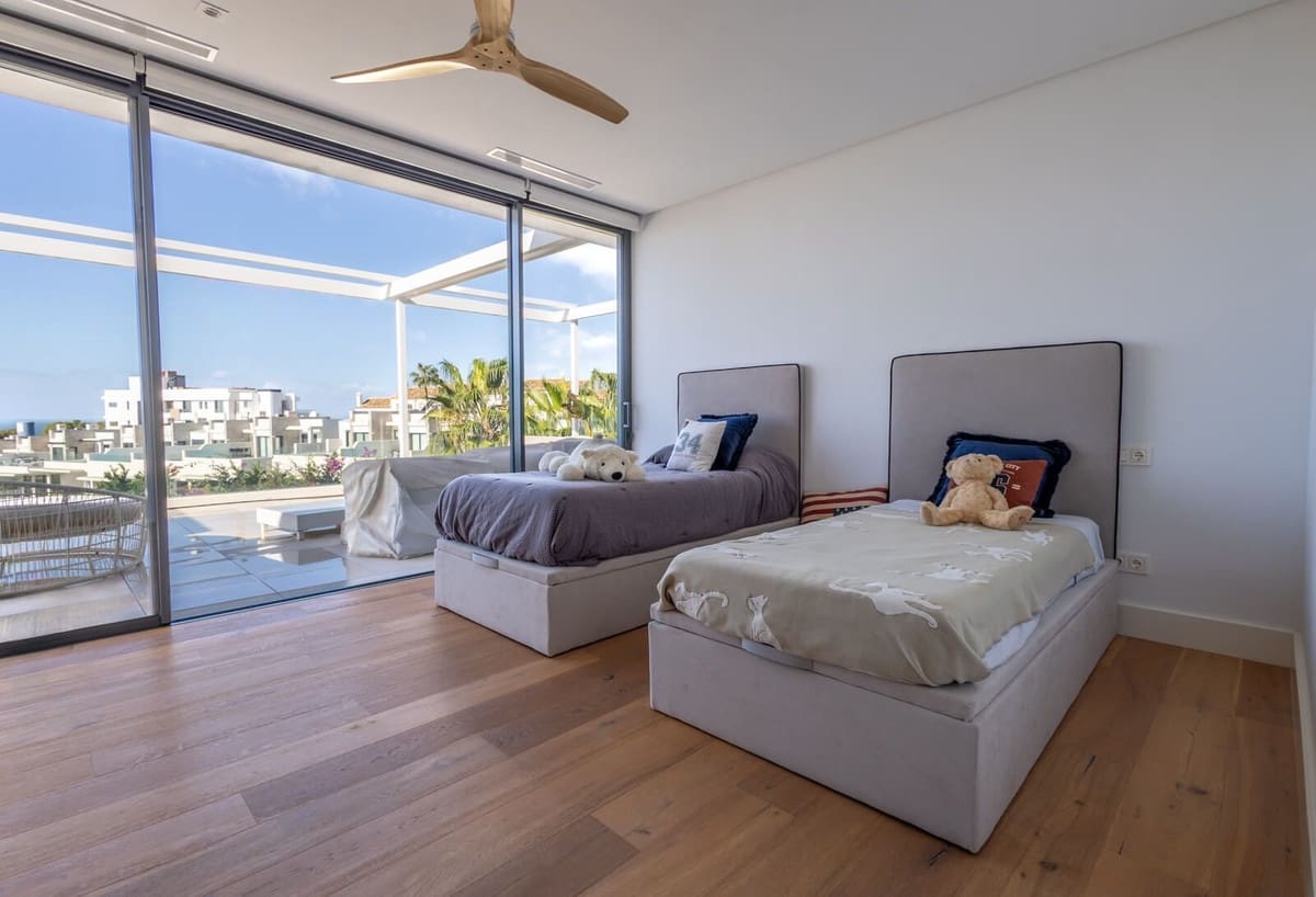 5 soveværelse Villa til salg i Cabopino med swimmingpool garage - € 2.995.000 (Ref: 7936130)