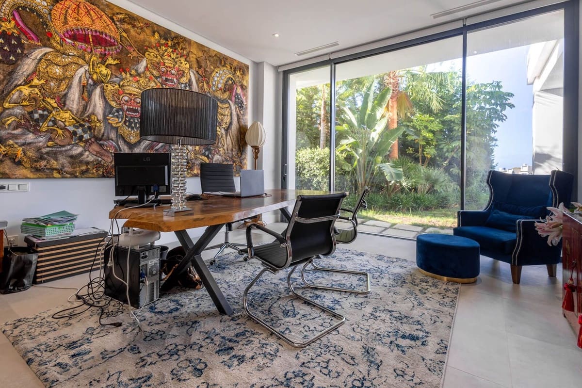 5 soveværelse Villa til salg i Cabopino med swimmingpool garage - € 2.995.000 (Ref: 7936130)