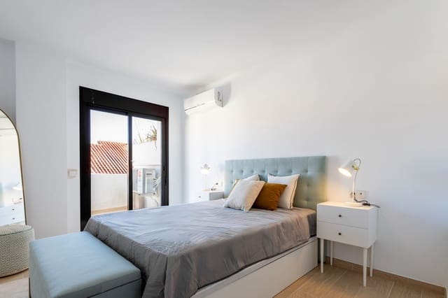 3 sypialnia Apartament na sprzedaż w Nueva Andalucia, Marbella z basenem garażem - 630 000 € (Ref: 7994129)