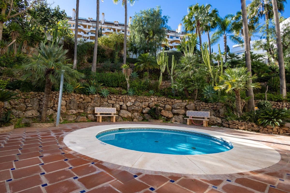 3 quarto Apartamento para venda em Nueva Andalucia com piscina garagem - 630 000 € (Ref: 7994129)