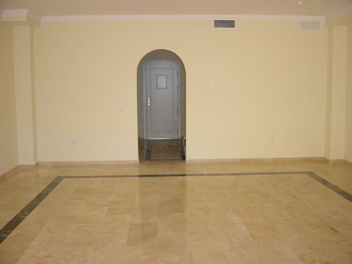 4 bedroom Townhouse for sale in Marbella with pool garage - € 890,000 (Ref: 8044333)