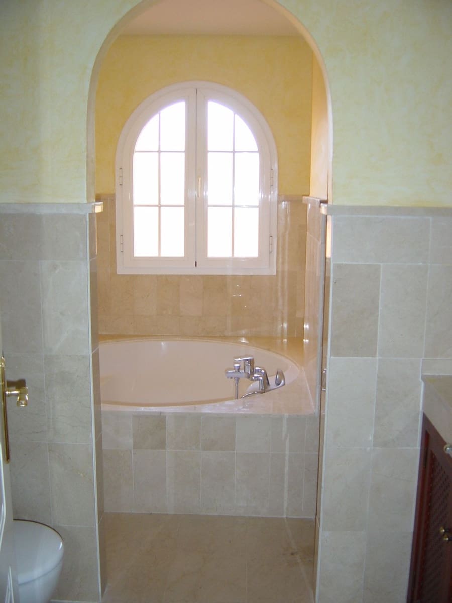 4 bedroom Townhouse for sale in Marbella with pool garage - € 890,000 (Ref: 8044333)