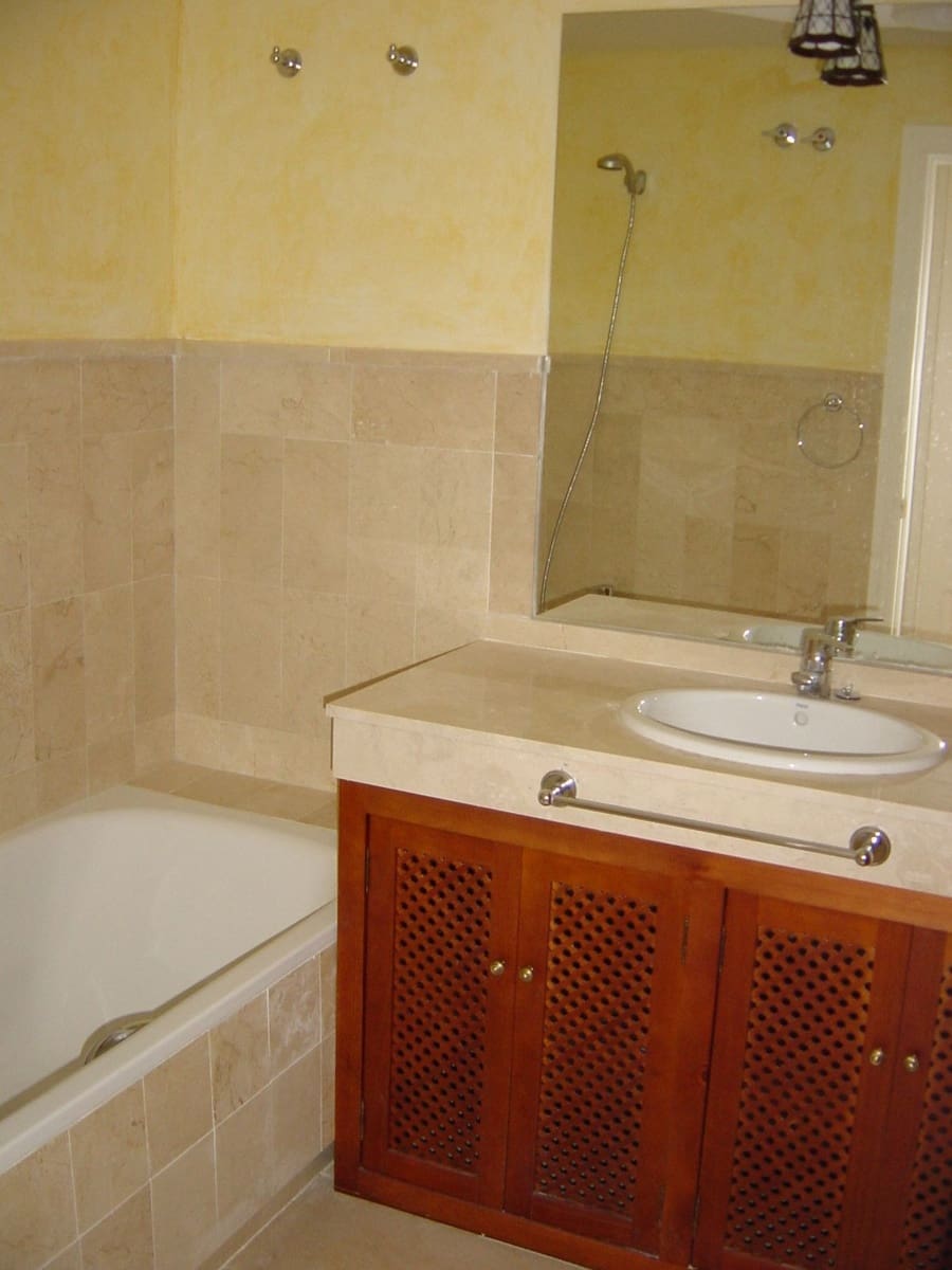 4 bedroom Townhouse for sale in Marbella with pool garage - € 890,000 (Ref: 8044333)