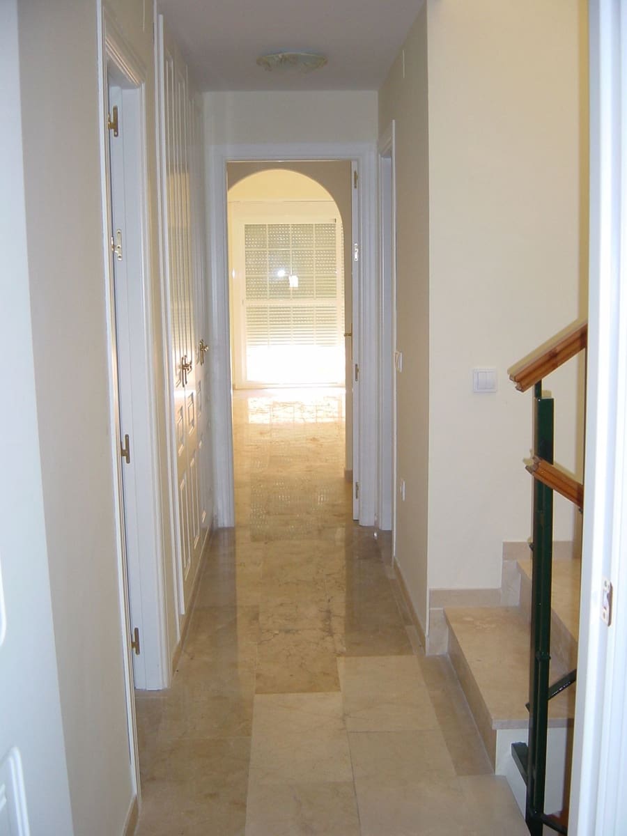 4 bedroom Townhouse for sale in Marbella with pool garage - € 890,000 (Ref: 8044333)