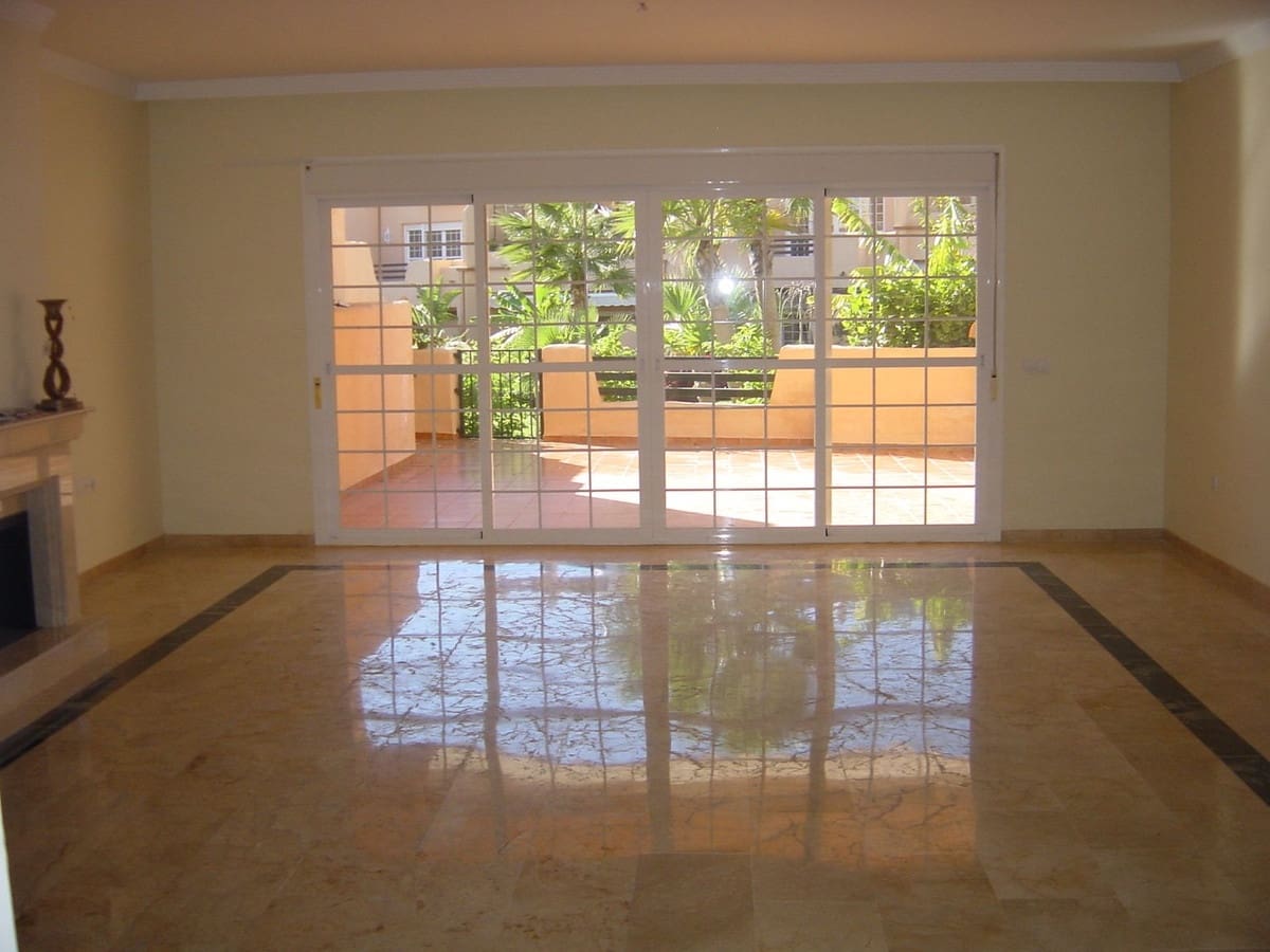 4 bedroom Townhouse for sale in Marbella with pool garage - € 890,000 (Ref: 8044333)