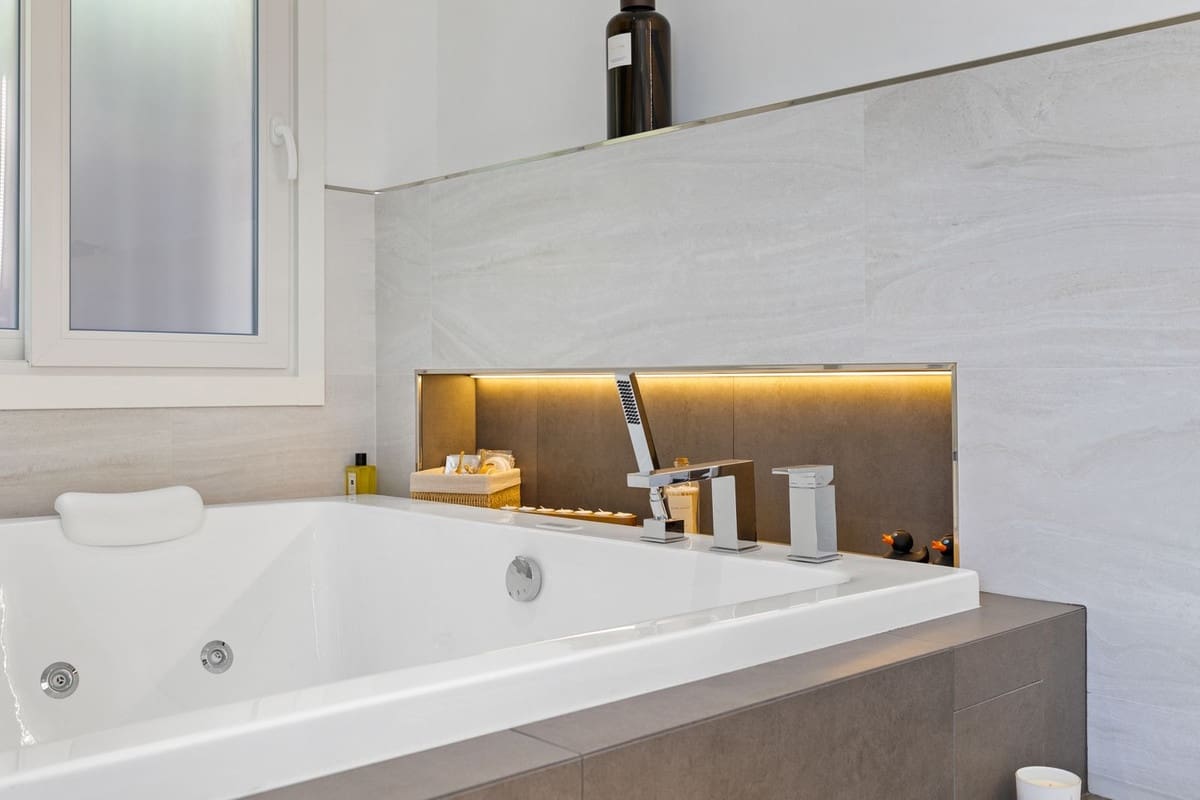 Chalet de 6 habitaciones en Nueva Andalucia en venta con piscina garaje - 6.900.000 € (Ref: 8134642)