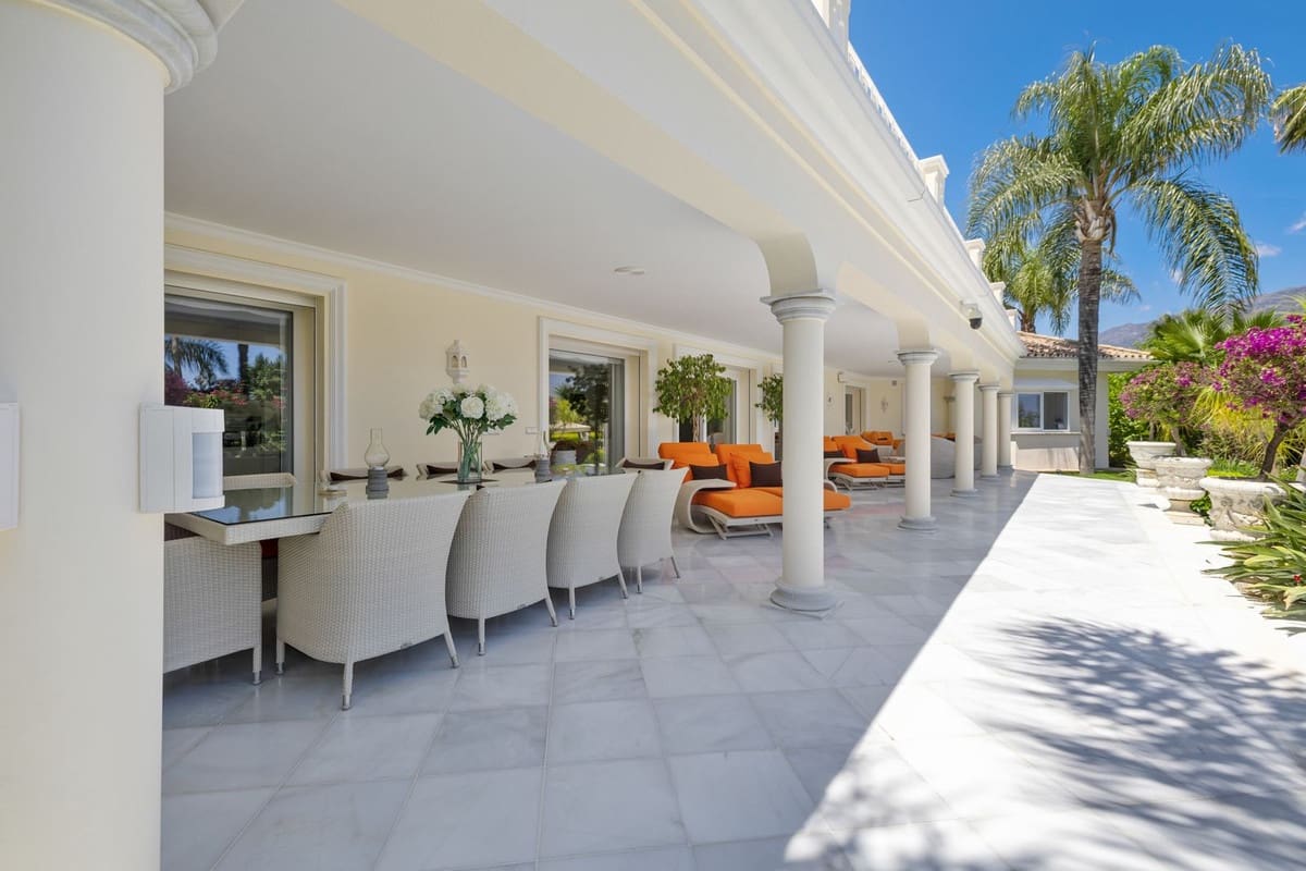 Chalet de 6 habitaciones en Nueva Andalucia en venta con piscina garaje - 6.900.000 € (Ref: 8134642)