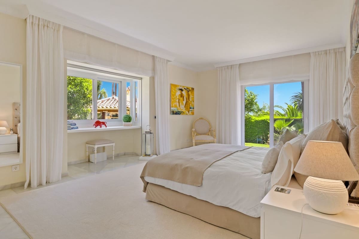 6 bedroom Villa for sale in Nueva Andalucia with pool garage - € 6,900,000 (Ref: 8134642)