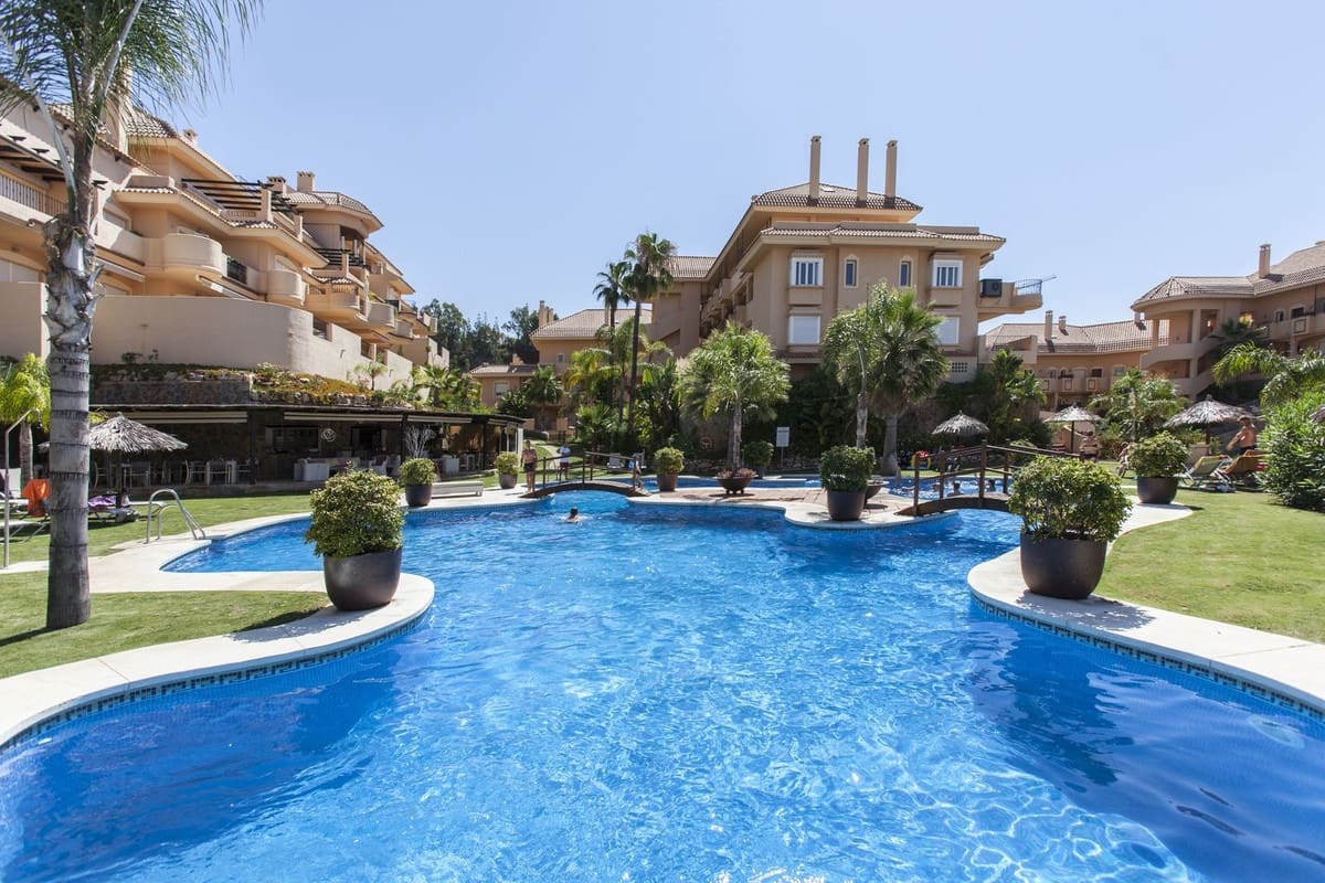 2 bedroom Apartment for sale in Nueva Andalucia with pool garage - € 469,000 (Ref: 8465639)