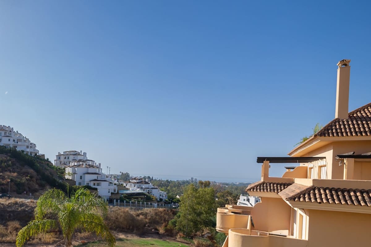 2 bedroom Apartment for sale in Nueva Andalucia with pool garage - € 469,000 (Ref: 8465639)