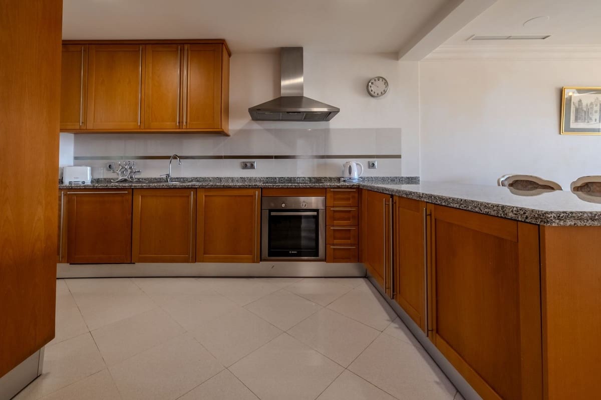 2 bedroom Apartment for sale in Nueva Andalucia with pool garage - € 469,000 (Ref: 8465639)