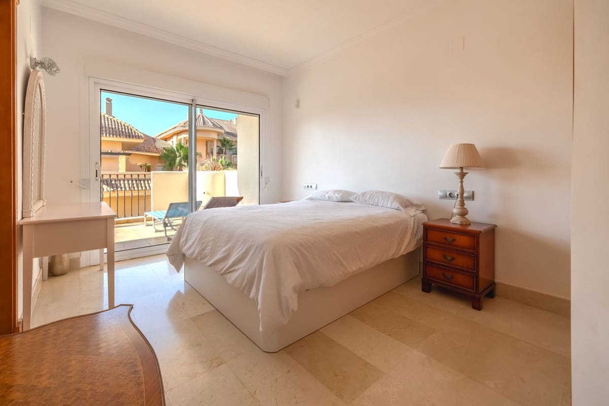 2 bedroom Apartment for sale in Nueva Andalucia with pool garage - € 469,000 (Ref: 8465639)