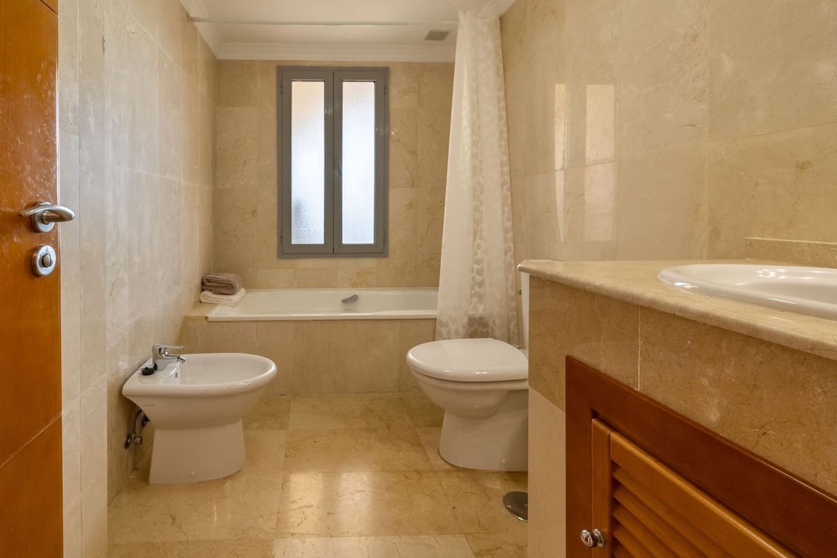 2 bedroom Apartment for sale in Nueva Andalucia with pool garage - € 469,000 (Ref: 8465639)