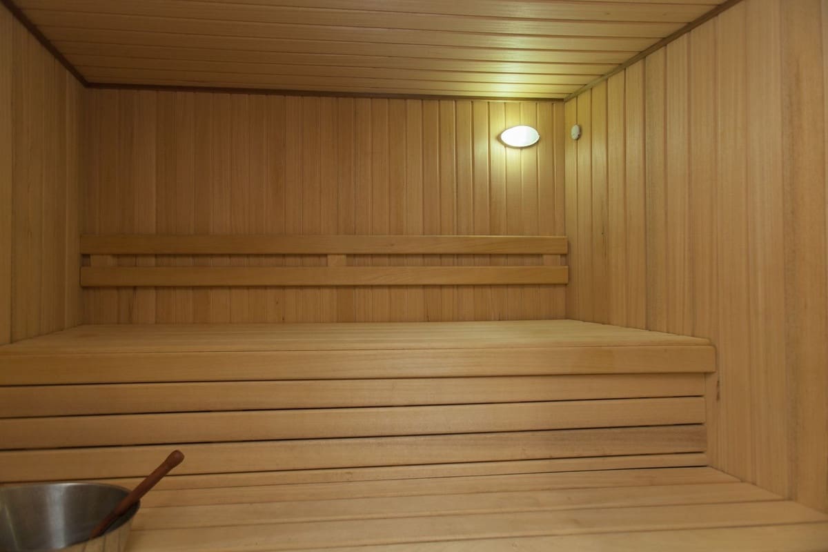 2 bedroom Apartment for sale in Nueva Andalucia with pool garage - € 469,000 (Ref: 8465639)