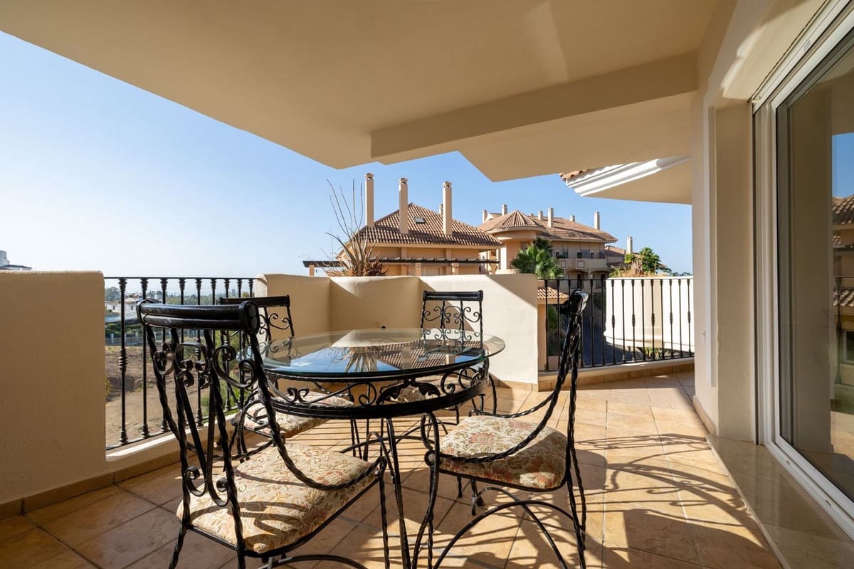 2 bedroom Apartment for sale in Nueva Andalucia with pool garage - € 469,000 (Ref: 8465639)