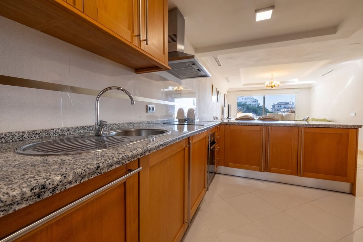 2 bedroom Apartment for sale in Nueva Andalucia with pool garage - € 469,000 (Ref: 8465639)