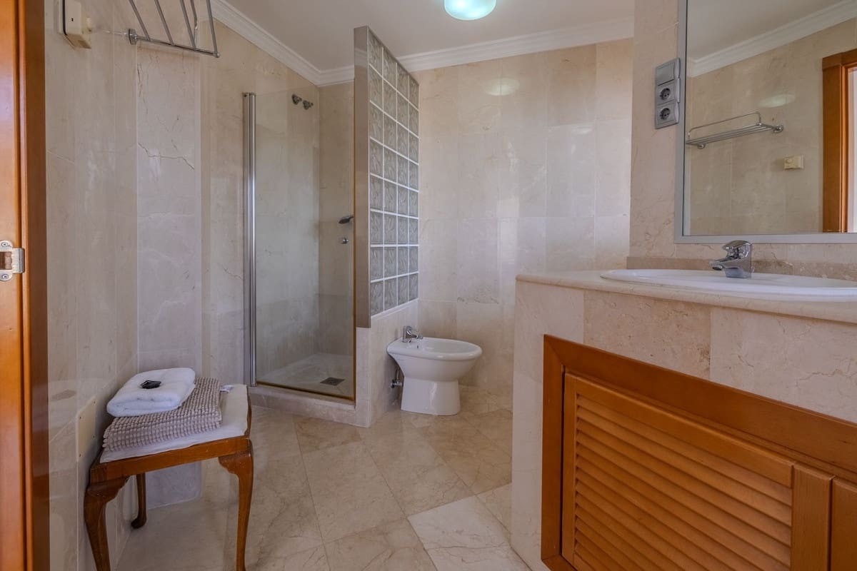 2 bedroom Apartment for sale in Nueva Andalucia with pool garage - € 469,000 (Ref: 8465639)