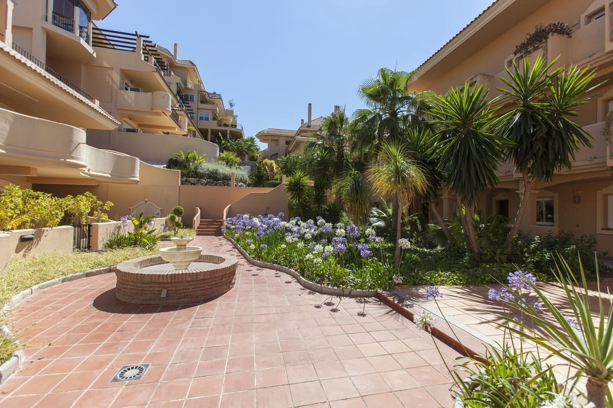 2 bedroom Apartment for sale in Nueva Andalucia with pool garage - € 469,000 (Ref: 8465639)