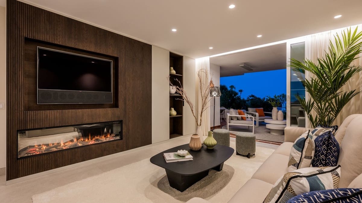 3 bedroom Apartment for sale in Estepona with pool garage - € 1,695,000 (Ref: 8465829)