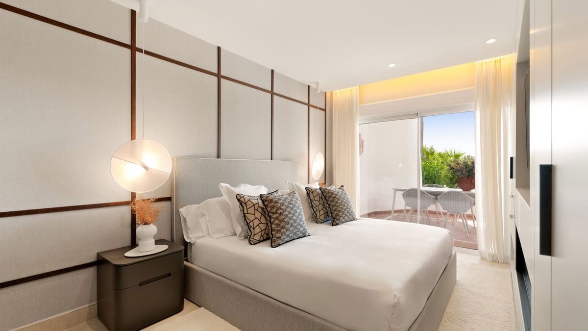 3 bedroom Apartment for sale in Estepona with pool garage - € 1,695,000 (Ref: 8465829)