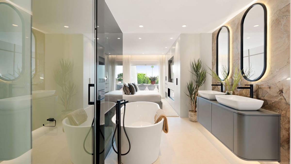 3 bedroom Apartment for sale in Estepona with pool garage - € 1,695,000 (Ref: 8465829)