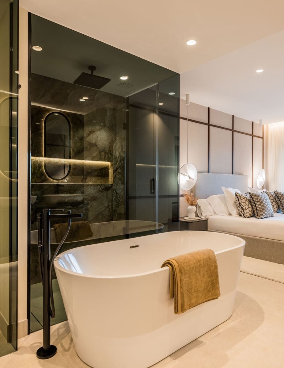 3 bedroom Apartment for sale in Estepona with pool garage - € 1,695,000 (Ref: 8465829)