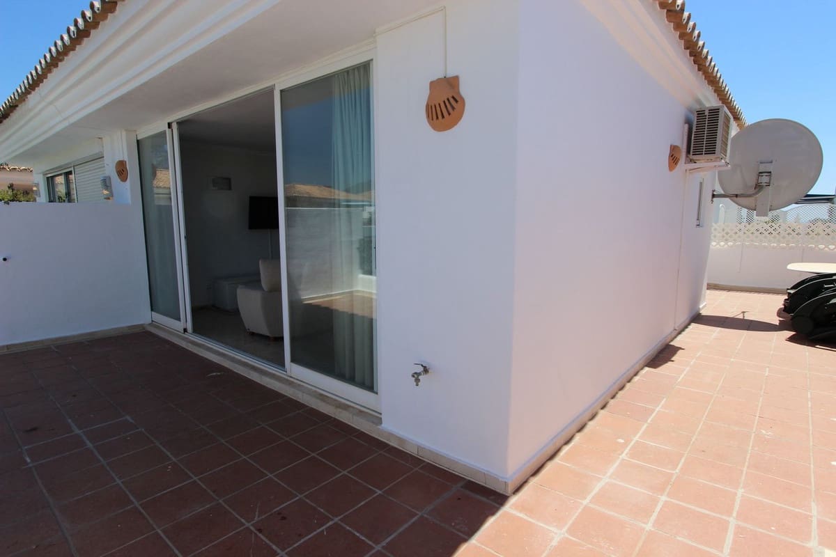 4 chambre Penthouse à vendre à Puerto Banus avec piscine garage - 1 050 000 € (Ref: 8465830)