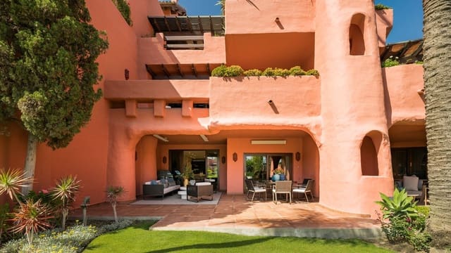 3 chambre Appartement à vendre à Estepona avec piscine garage - 1 825 000 € (Ref: 8467069)