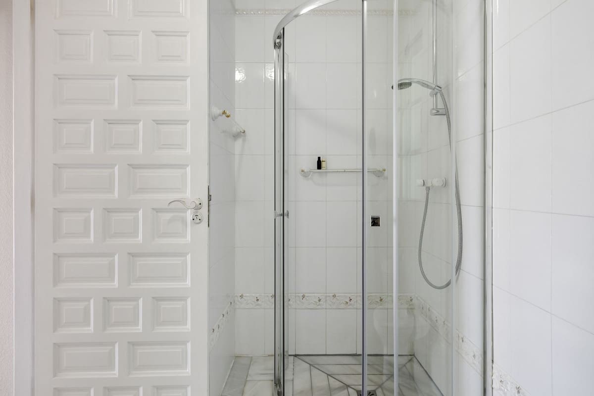 5 Zimmer Villa zu verkaufen in Nueva Andalucia mit Pool Garage - 1.295.000 € (Ref: 8477024)