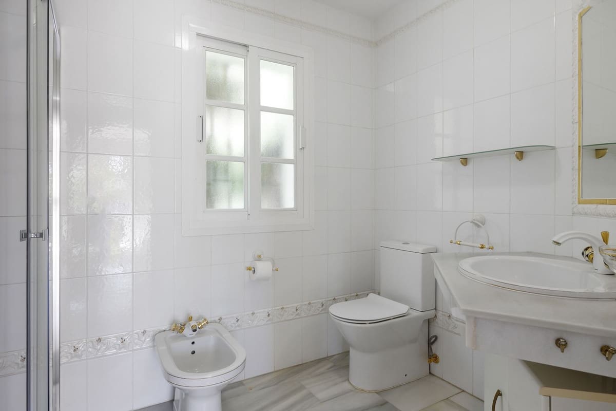 5 Zimmer Villa zu verkaufen in Nueva Andalucia mit Pool Garage - 1.295.000 € (Ref: 8477024)