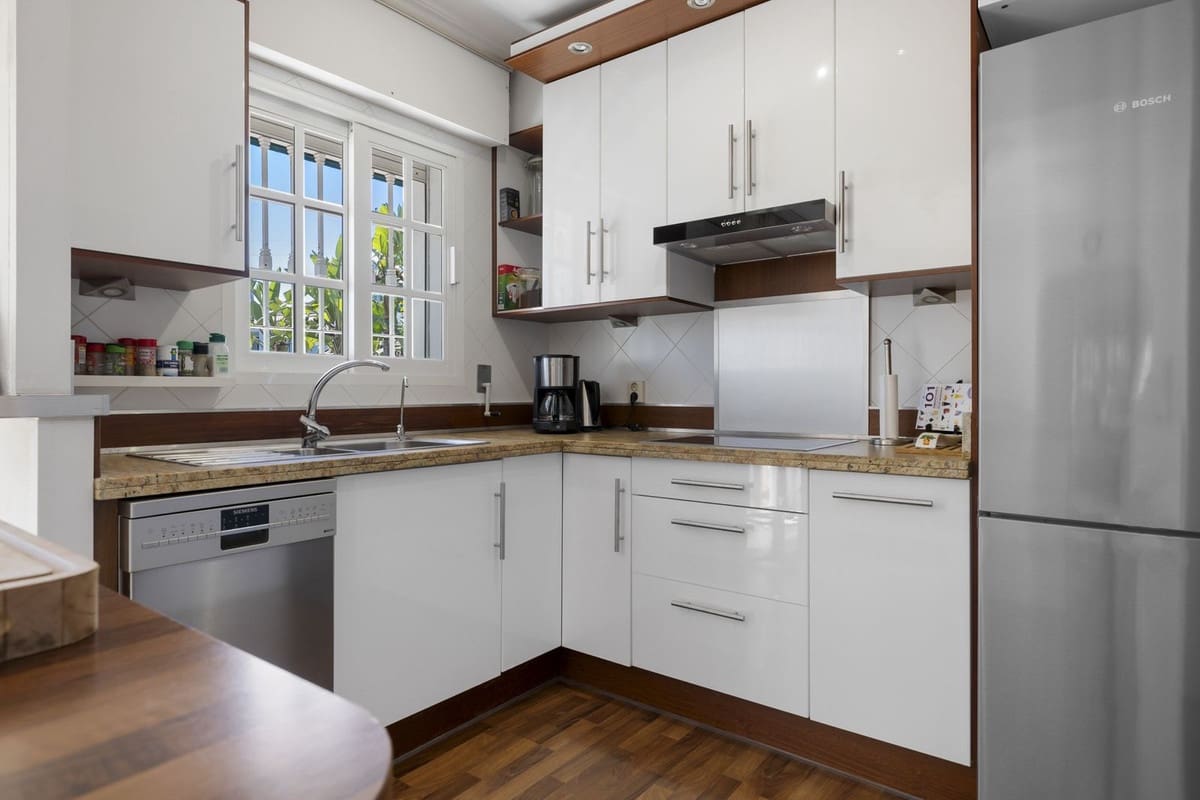 5 Zimmer Villa zu verkaufen in Nueva Andalucia mit Pool Garage - 1.295.000 € (Ref: 8477024)