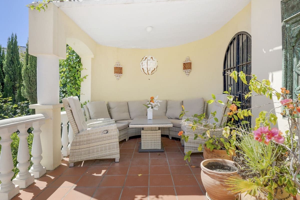 5 Zimmer Villa zu verkaufen in Nueva Andalucia mit Pool Garage - 1.295.000 € (Ref: 8477024)