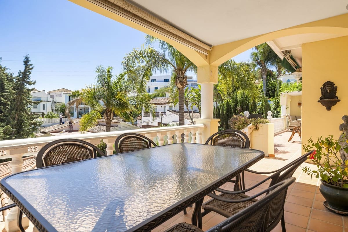 5 Zimmer Villa zu verkaufen in Nueva Andalucia mit Pool Garage - 1.295.000 € (Ref: 8477024)