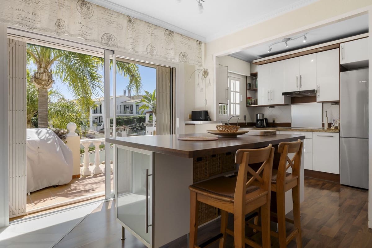 5 Zimmer Villa zu verkaufen in Nueva Andalucia mit Pool Garage - 1.295.000 € (Ref: 8477024)