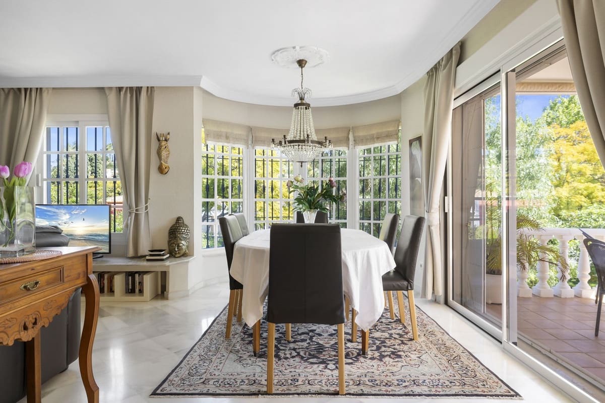 5 Zimmer Villa zu verkaufen in Nueva Andalucia mit Pool Garage - 1.295.000 € (Ref: 8477024)