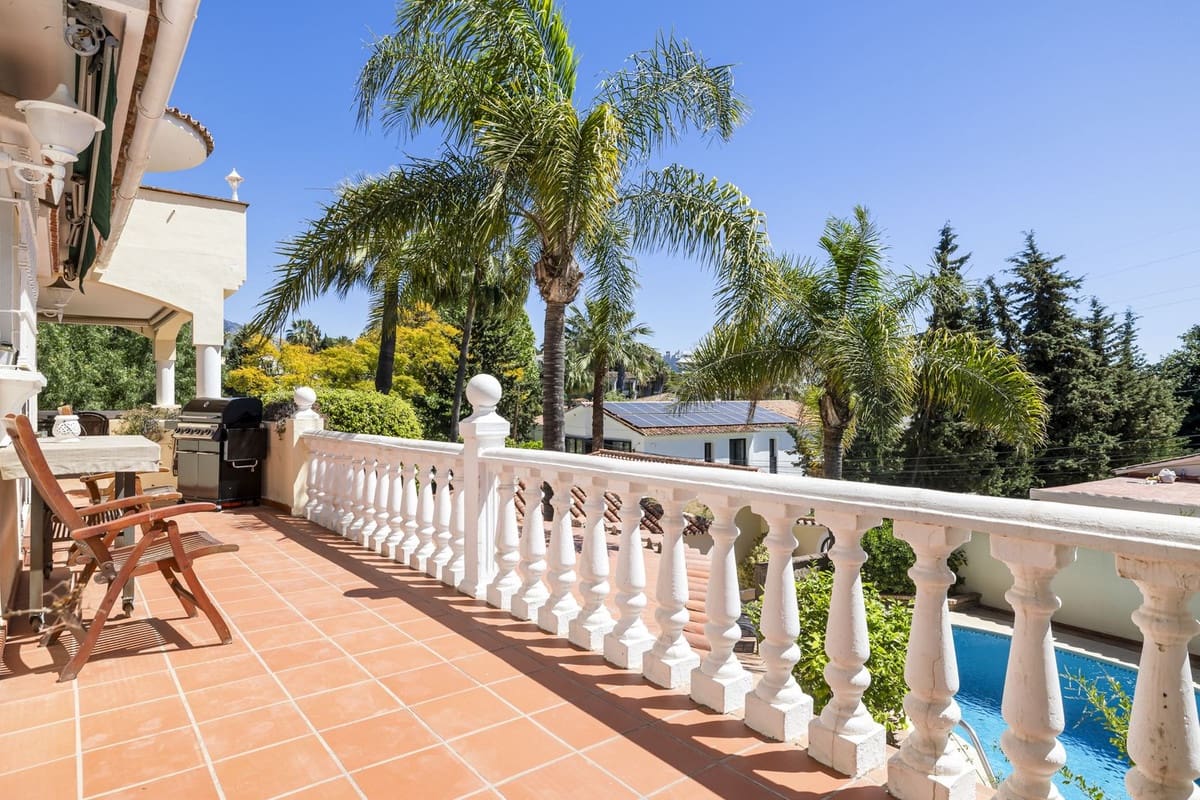 5 Zimmer Villa zu verkaufen in Nueva Andalucia mit Pool Garage - 1.295.000 € (Ref: 8477024)