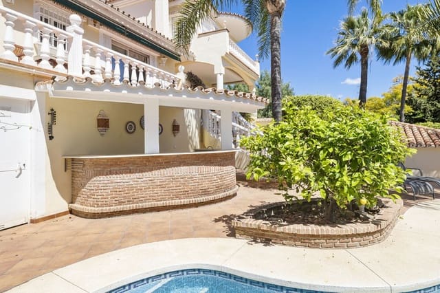 5 slaapkamer Villa te koop in Nueva Andalucia, Marbella met zwembad garage - € 1.295.000 (Ref: 8477024)
