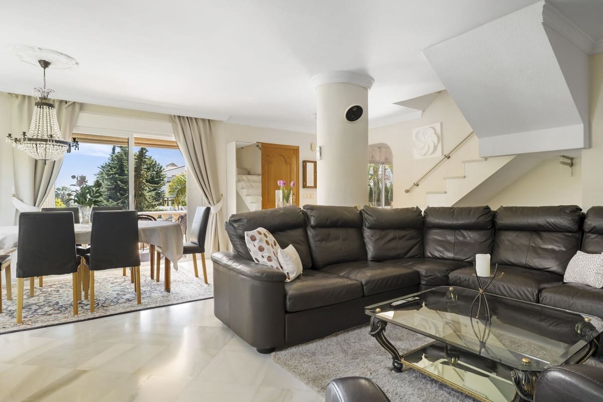 5 bedroom Villa for sale in Nueva Andalucia with pool garage - € 1,295,000 (Ref: 8477024)