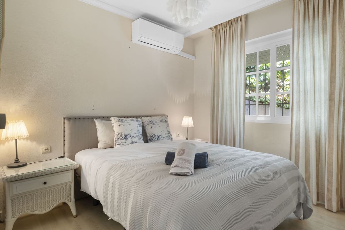 5 bedroom Villa for sale in Nueva Andalucia with pool garage - € 1,295,000 (Ref: 8477024)