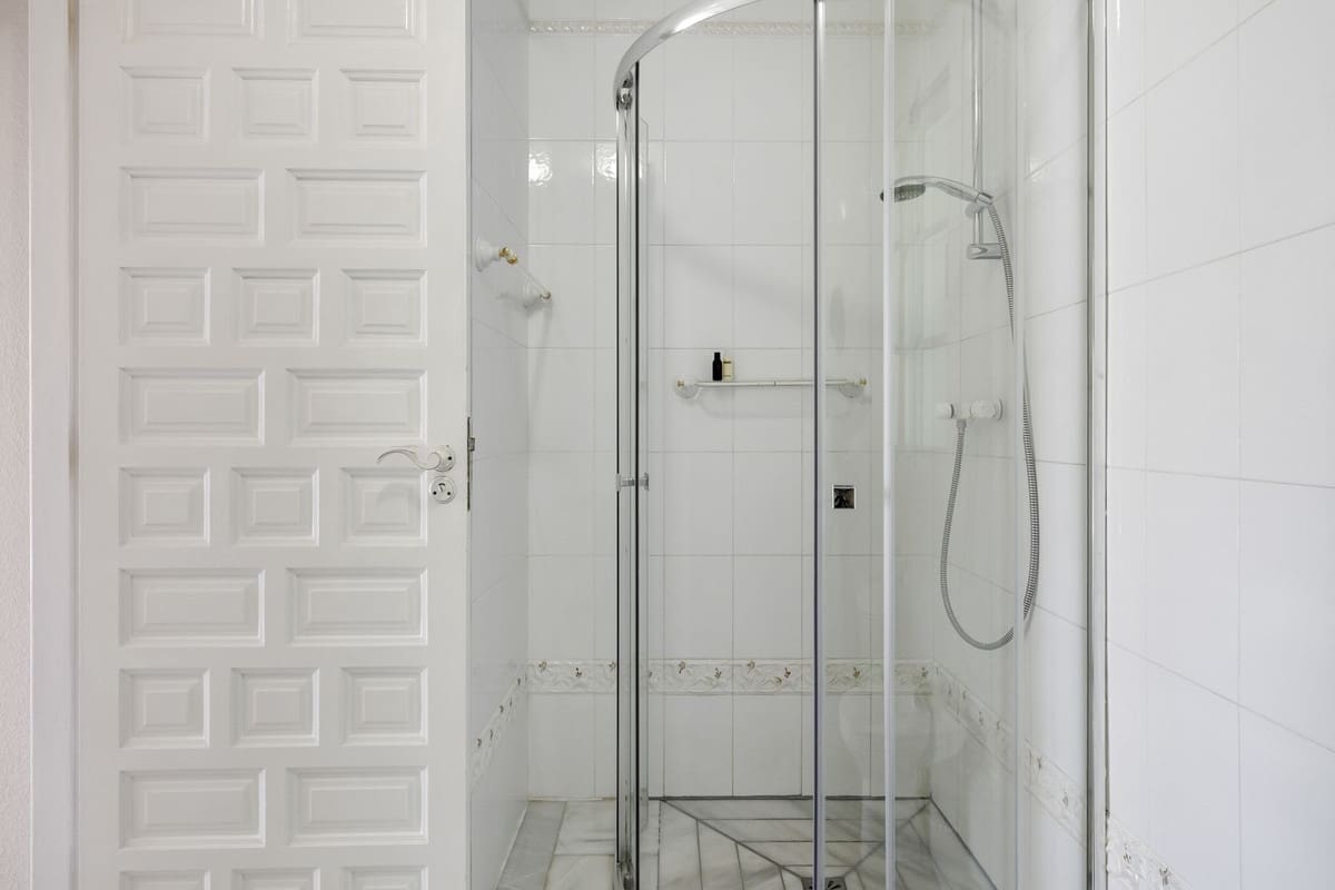 5 bedroom Villa for sale in Nueva Andalucia with pool garage - € 1,295,000 (Ref: 8477024)