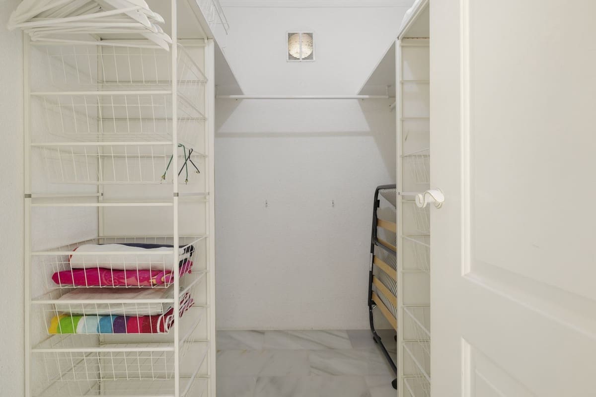 5 bedroom Villa for sale in Nueva Andalucia with pool garage - € 1,295,000 (Ref: 8477024)