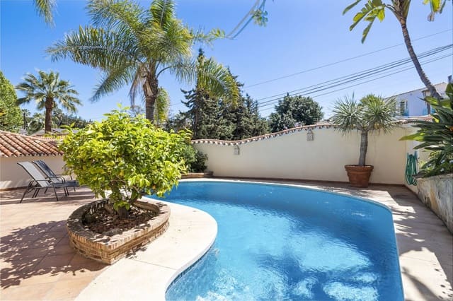 5 bedroom Villa for sale in Nueva Andalucia, Marbella with pool garage - € 1,295,000 (Ref: 8477024)